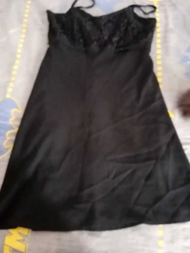 Vestido negro de encaje elegante
