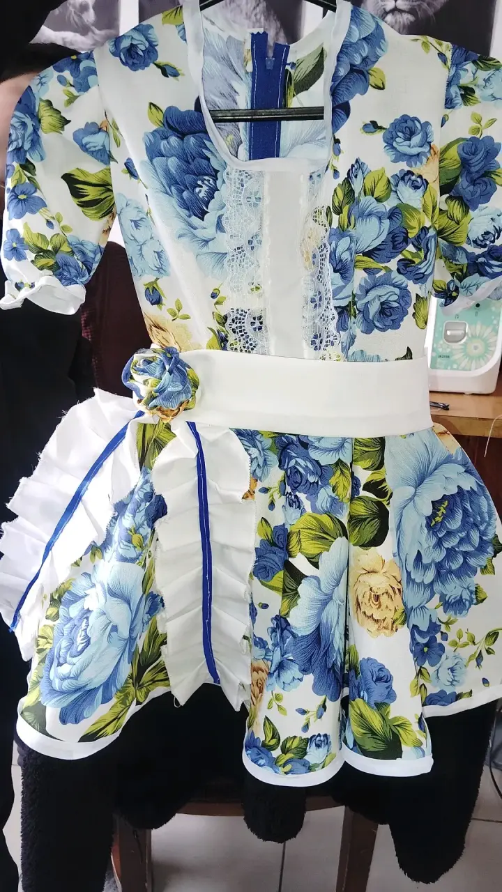 Vestido típico floral azul con encaje - 1
