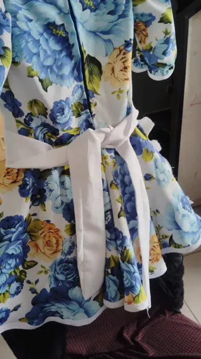 Vestido típico floral azul con encaje - miniatura 2
