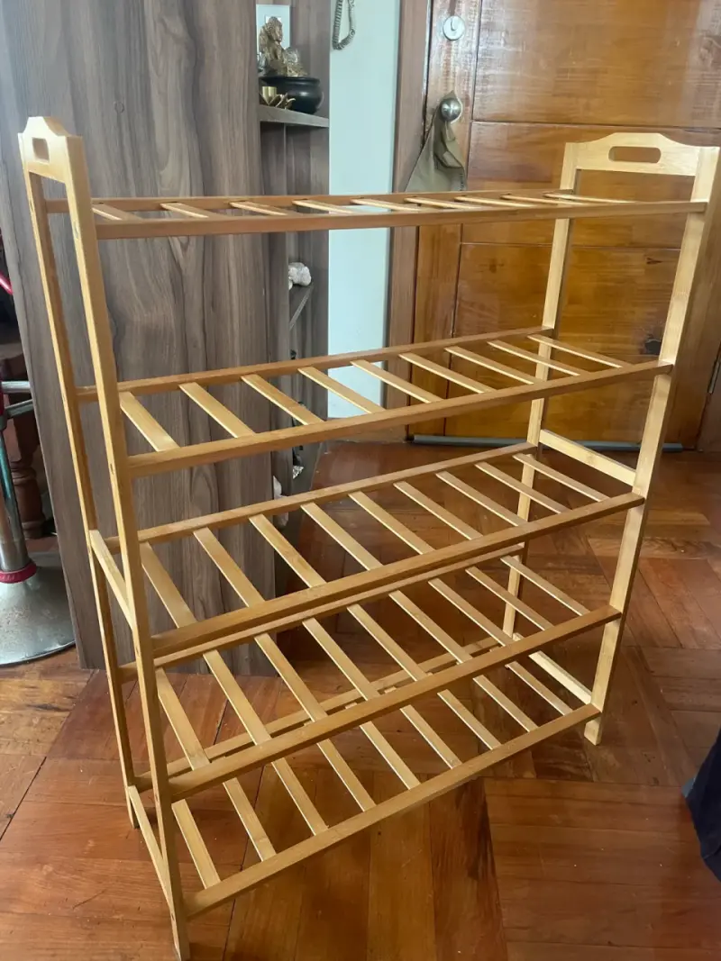 Zapatero de madera con 5 niveles