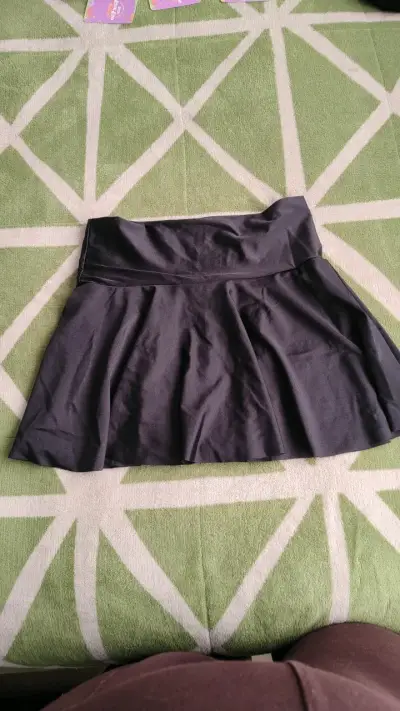 Falda corta con calzon negra con cintura alta - miniatura 1