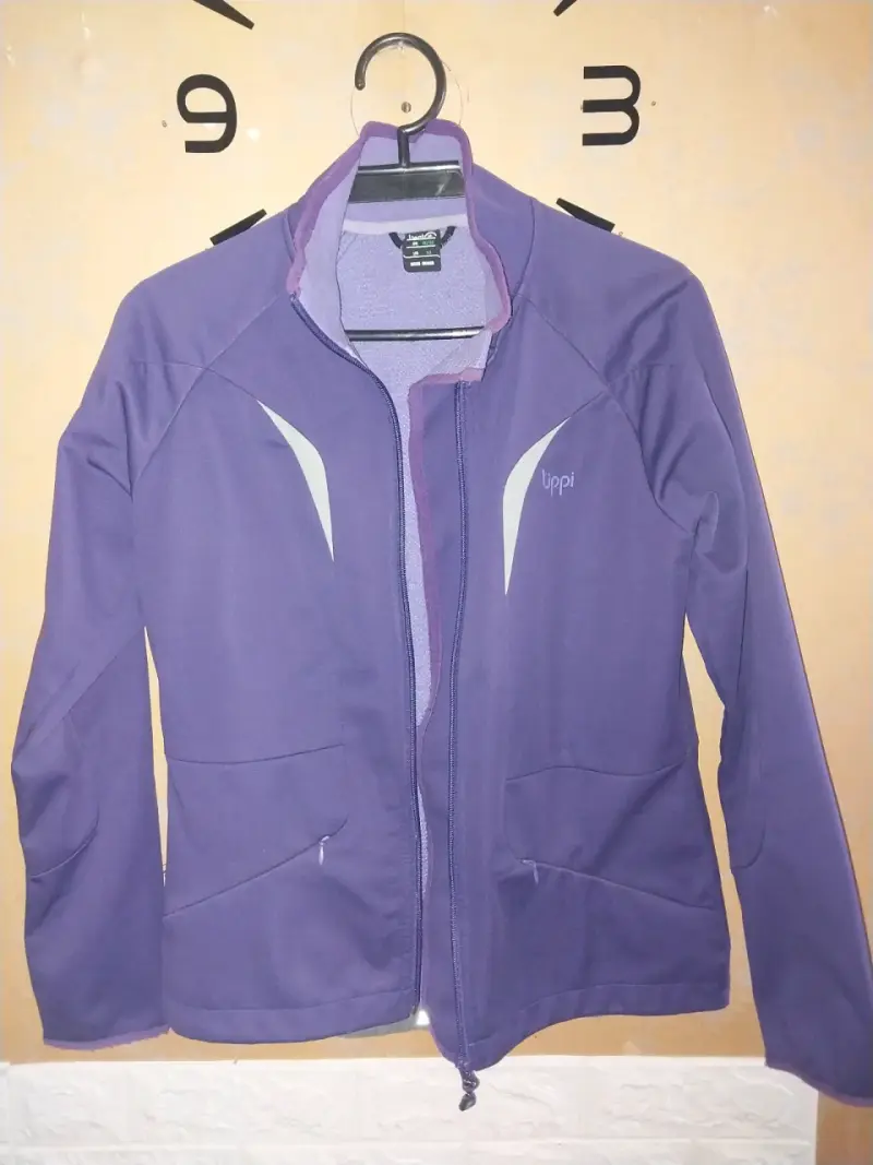 Chaqueta deportiva morada para mujer marca Lippi - 1