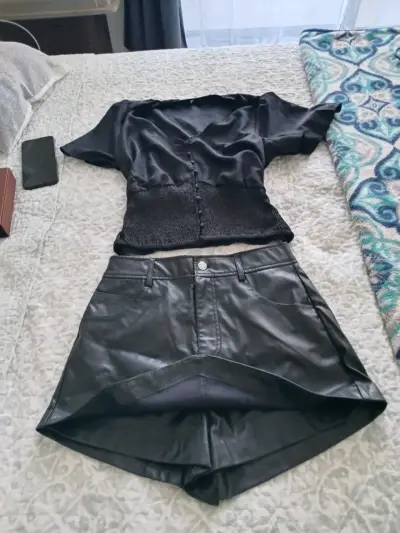 Conjunto de chaqueta mostaza y falda negra - miniatura 3