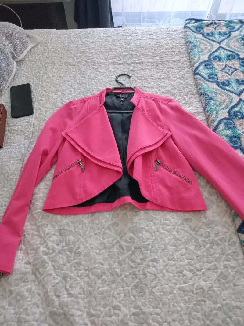 Chaqueta rosa con cierre metálico - 2
