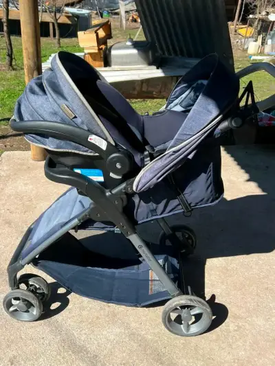 Coche de bebé azul con asiento ajustable - miniatura 1
