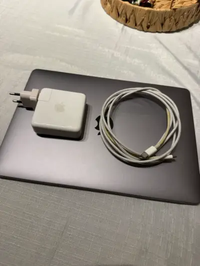 MacBook Pro 13” 2017 — Excelente estado | Único du - miniatura 3