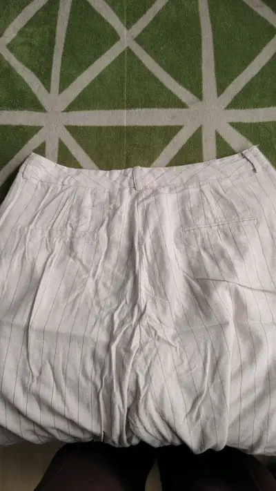 Pantalones rayados blancos casuales - miniatura 4