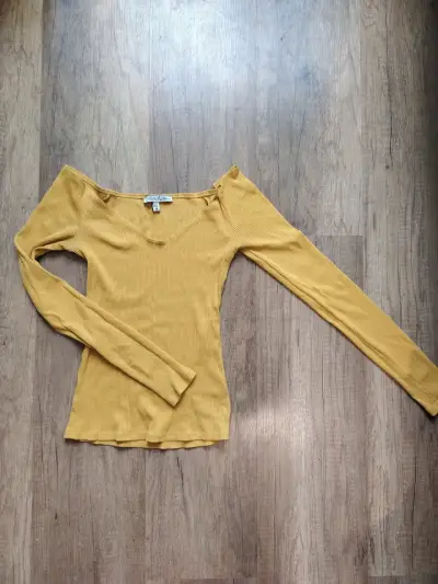 Conjunto de poleras off-shoulder amarilla y verde - miniatura 2