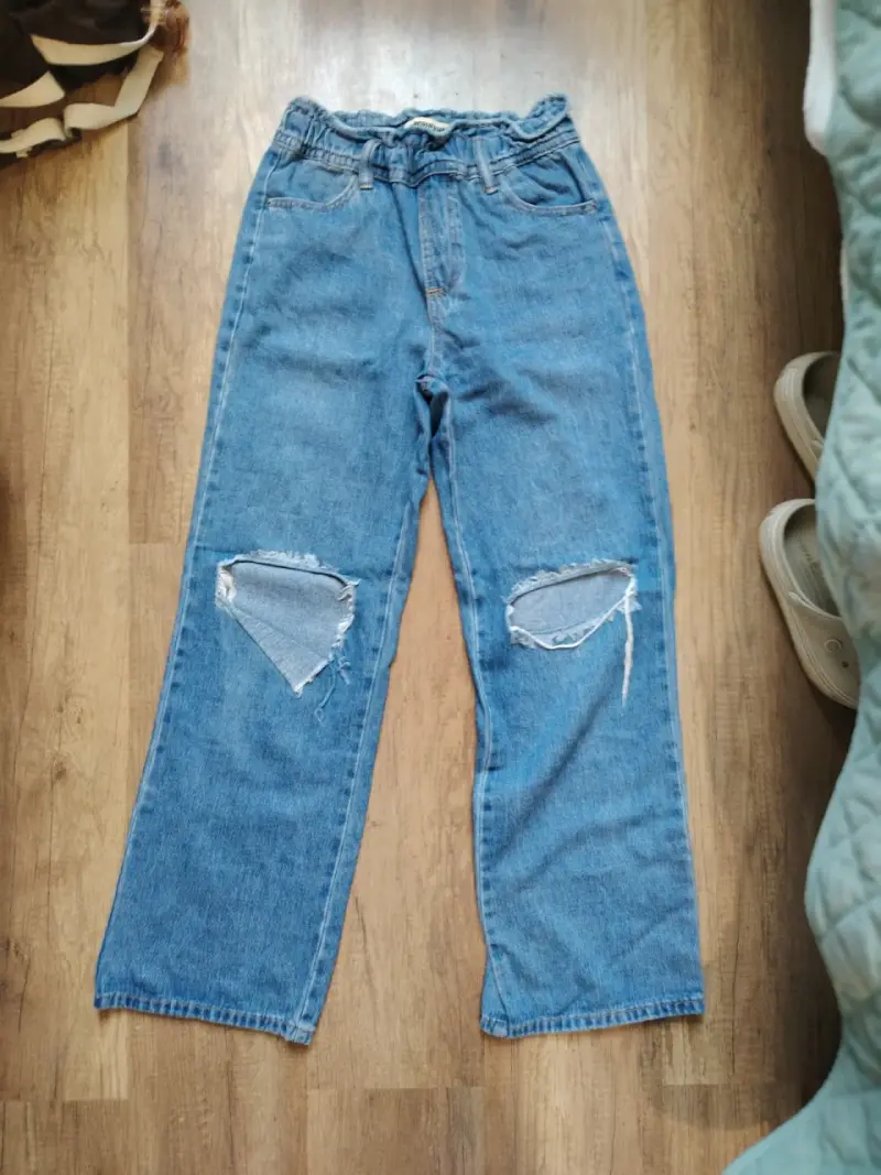 Jeans de mezclilla con roturas para mujer