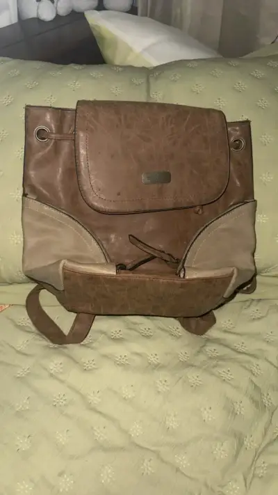 Mochila de cuerina marrón - miniatura 1