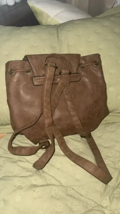 Mochila de cuerina marrón - miniatura 2