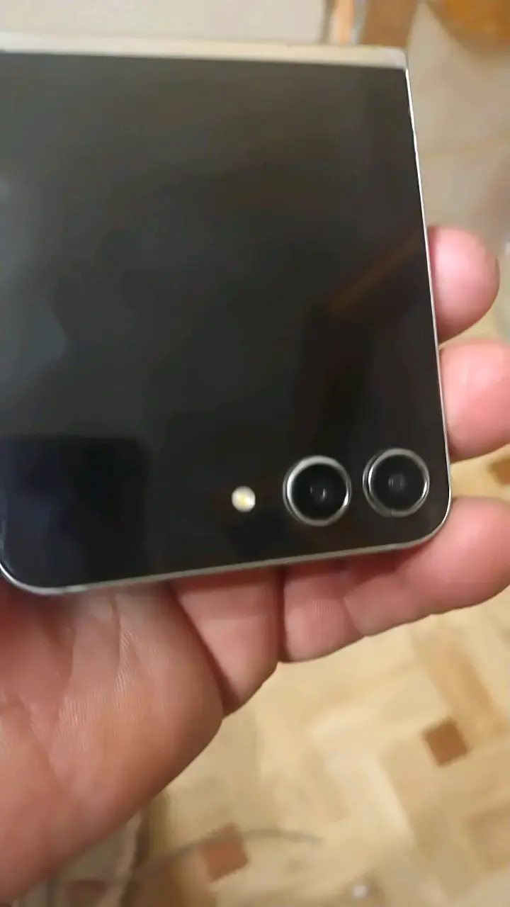 Smartphone plegable con doble pantalla - 1