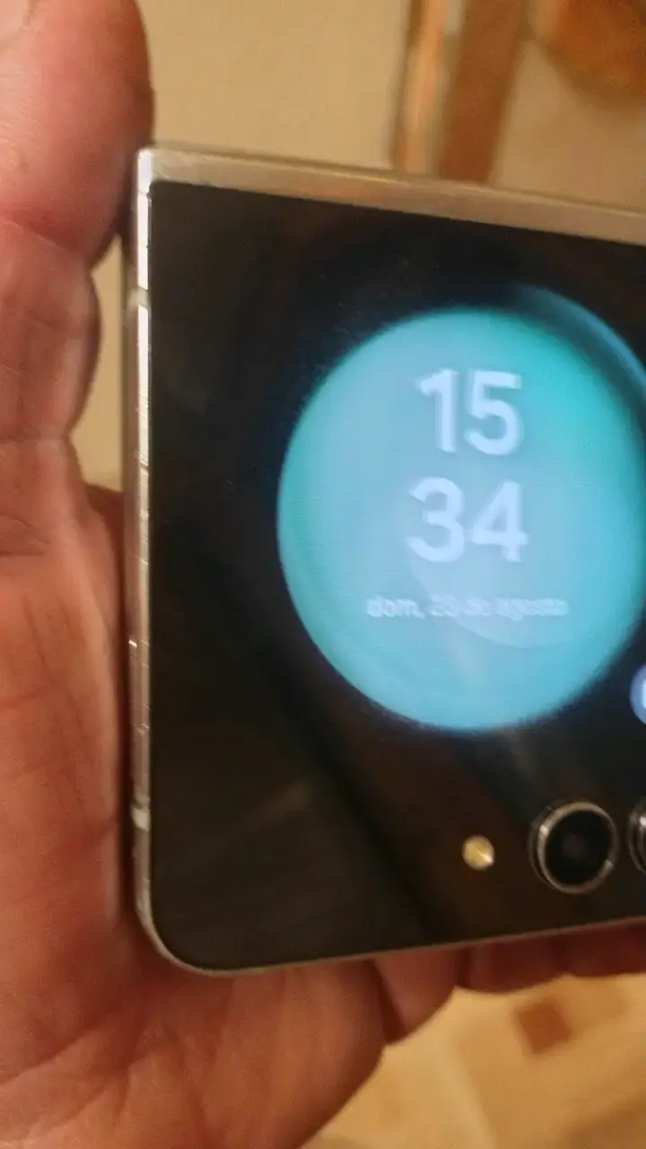 Smartphone plegable con doble pantalla - 2