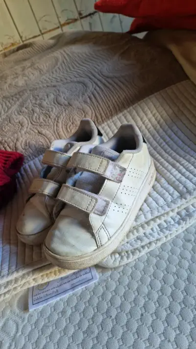 Zapatillas blancas para niños Adidas con velcro - miniatura 1