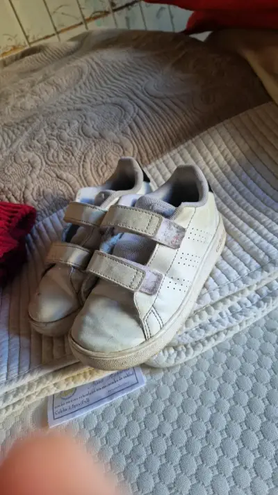 Zapatillas blancas para niños Adidas con velcro - miniatura 2