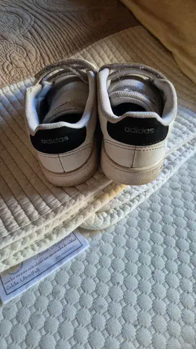 Zapatillas blancas para niños Adidas con velcro - miniatura 3