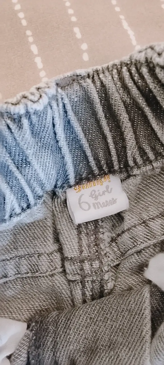 Jeans de mezclilla para niña con flores bordad - 2