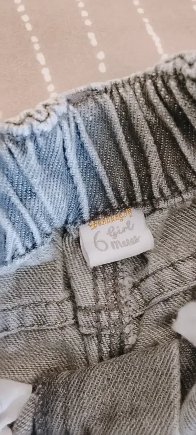 Jeans de mezclilla para niña con flores bordad - miniatura 2