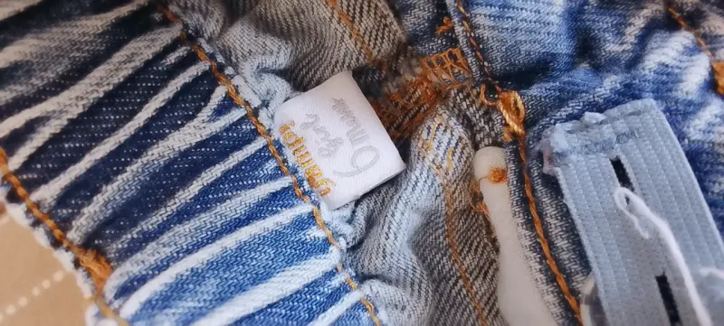 Jeans de mezclilla para niña con bordado floral - 2