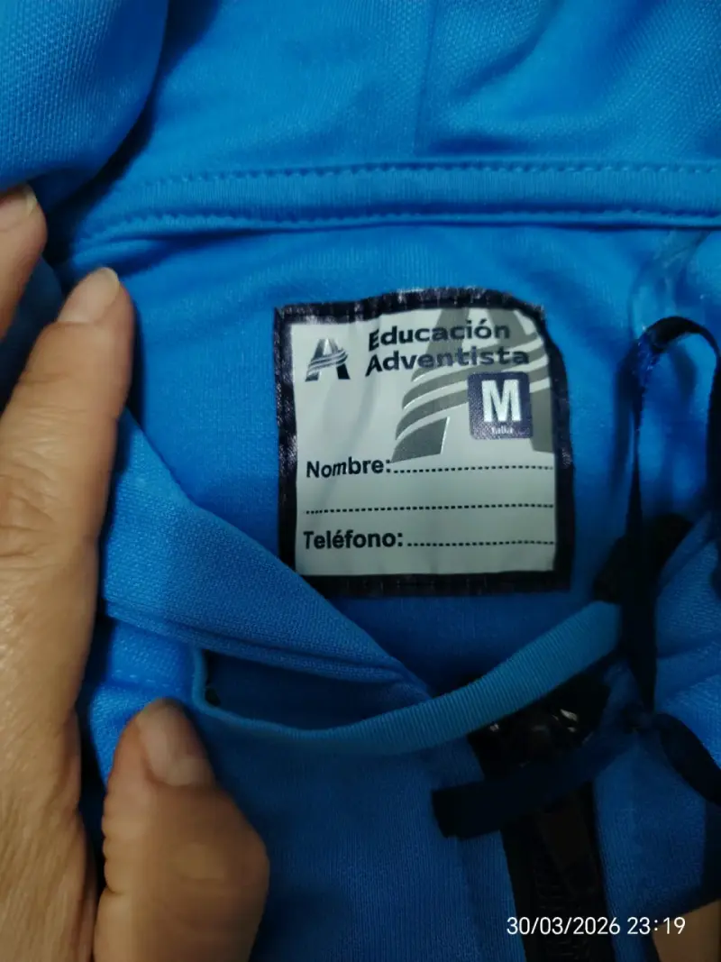 Polerón azul con capucha Educación Adventista talla M - 2