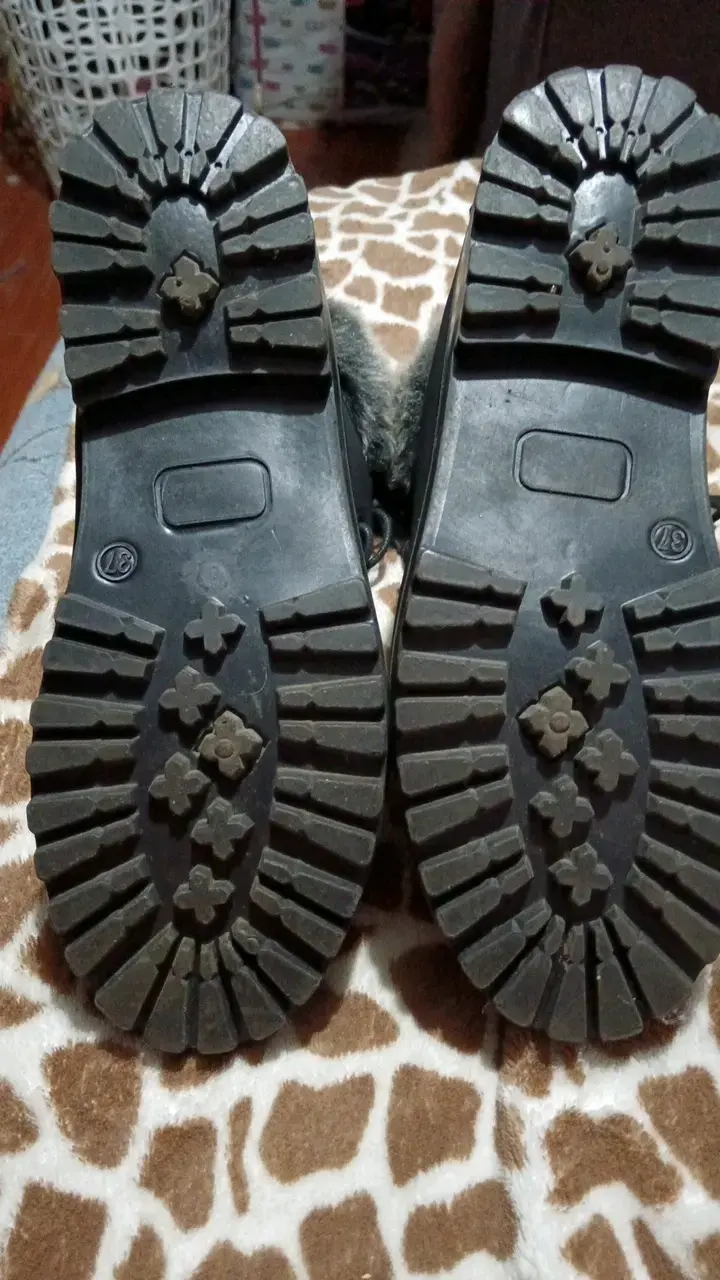 Botin negro con forro de piel sintética - 2