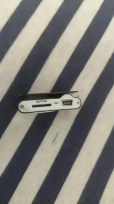 Reproductor MP3 portátil con clip Bodees - miniatura 3