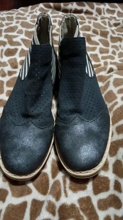 Botines de cuero azul con diseño perforado - miniatura 1