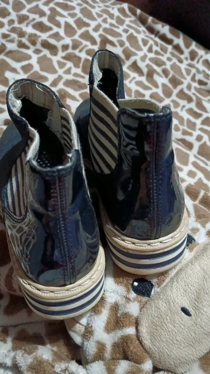 Botines de cuero azul con diseño perforado - 3