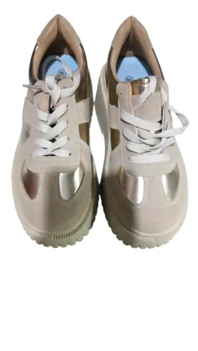 Zapatillas deportivas beige con detalles metálicos - miniatura 1
