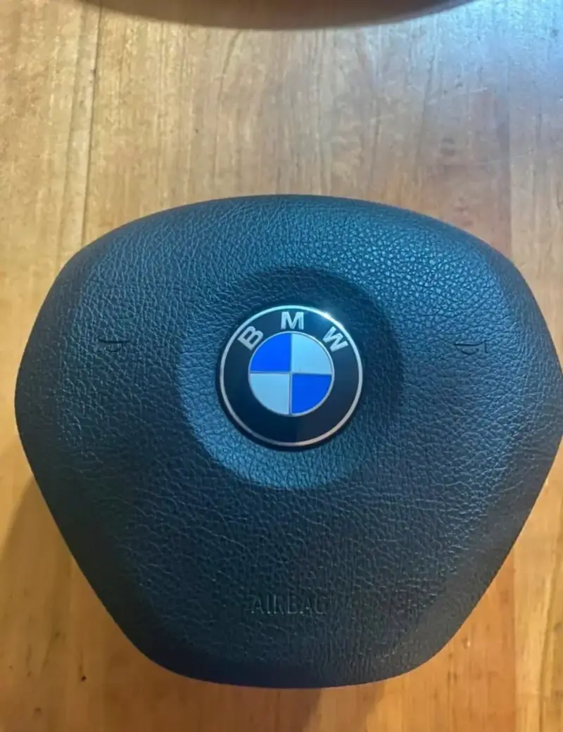 Volante BMW con controles integrados - 4