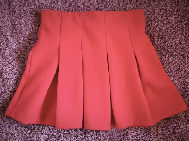 Falda roja plisada Lokita talla M - 1