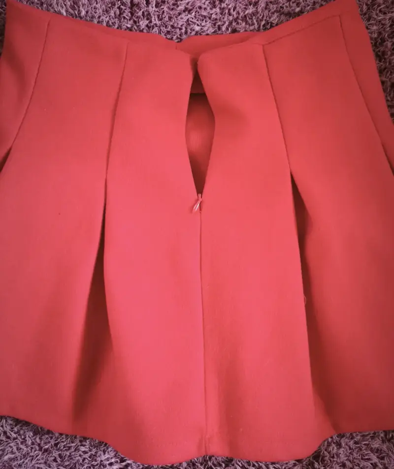 Falda roja plisada Lokita talla M - 2