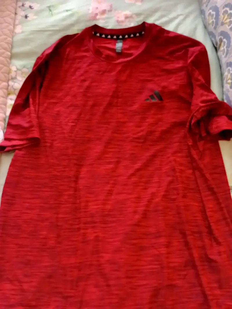 Polera deportiva roja Adidas para hombre - 1