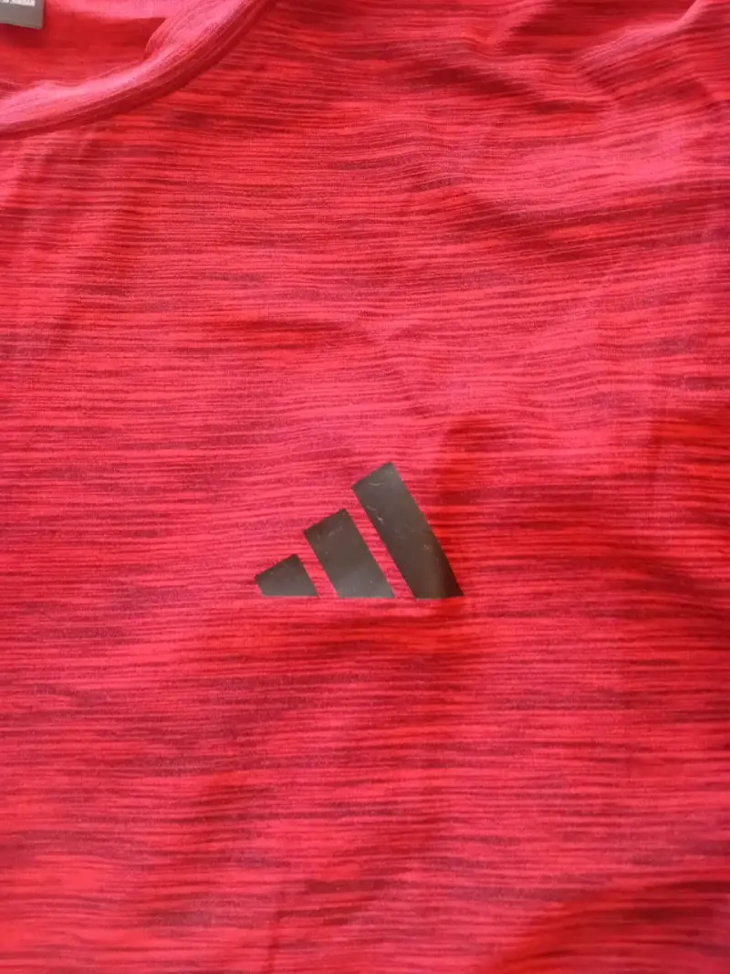Polera deportiva roja Adidas para hombre - 3