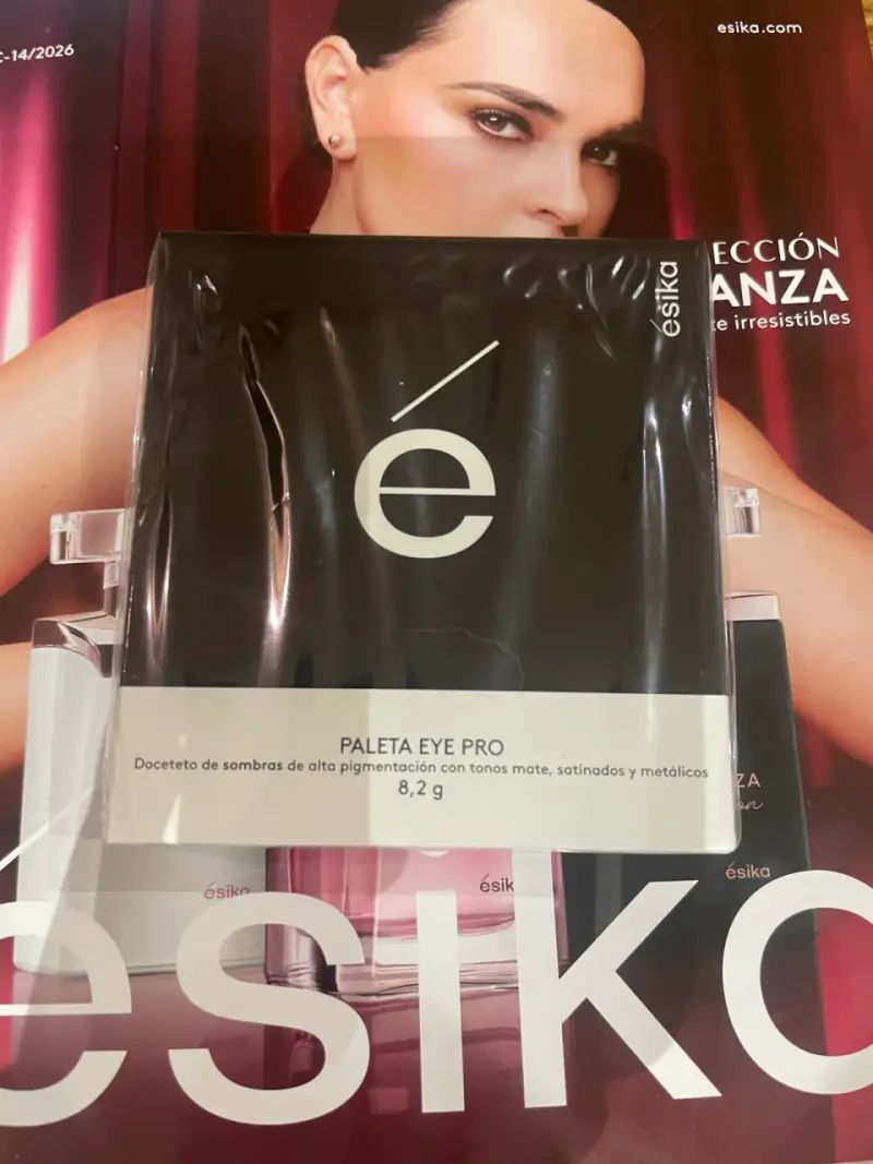 Paleta de Sombras ÉsiKa Eye Pro