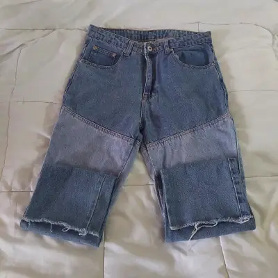Jeans de mezclilla con diseño desgastado - miniatura 1