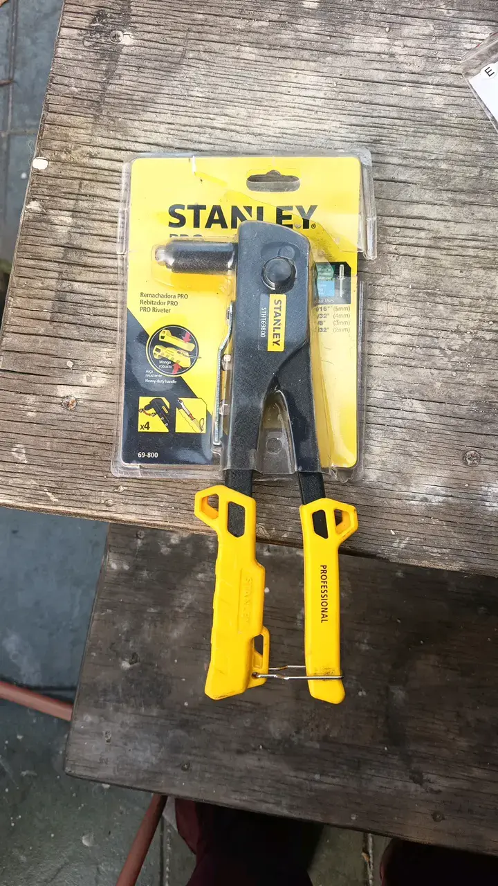Remachadora Pro Stanley NUEVA STHT69800 - 1
