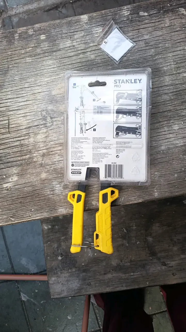Remachadora Pro Stanley NUEVA STHT69800 - 2