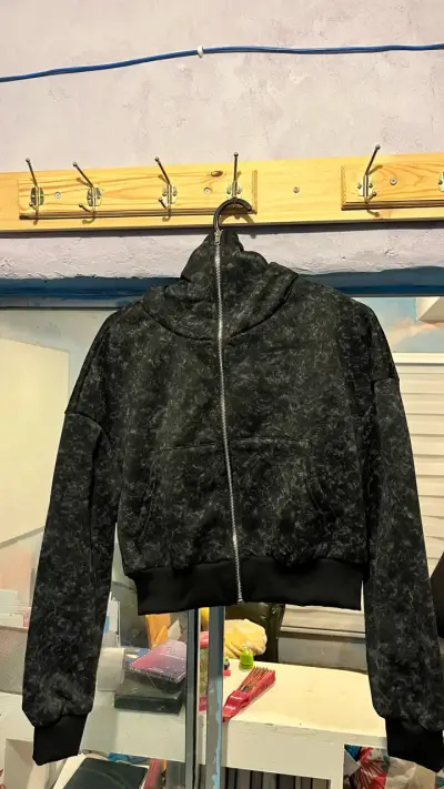 Polerón con capucha negro jaspeado unisex - miniatura 1