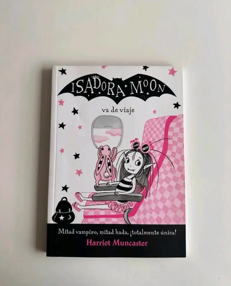 Libro Isadora Moon Va de Viaje de Harriet Muncaster