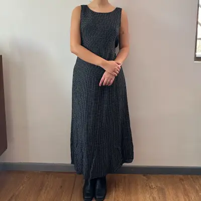 Vestido largo negro con diseño a cuadros - miniatura 4