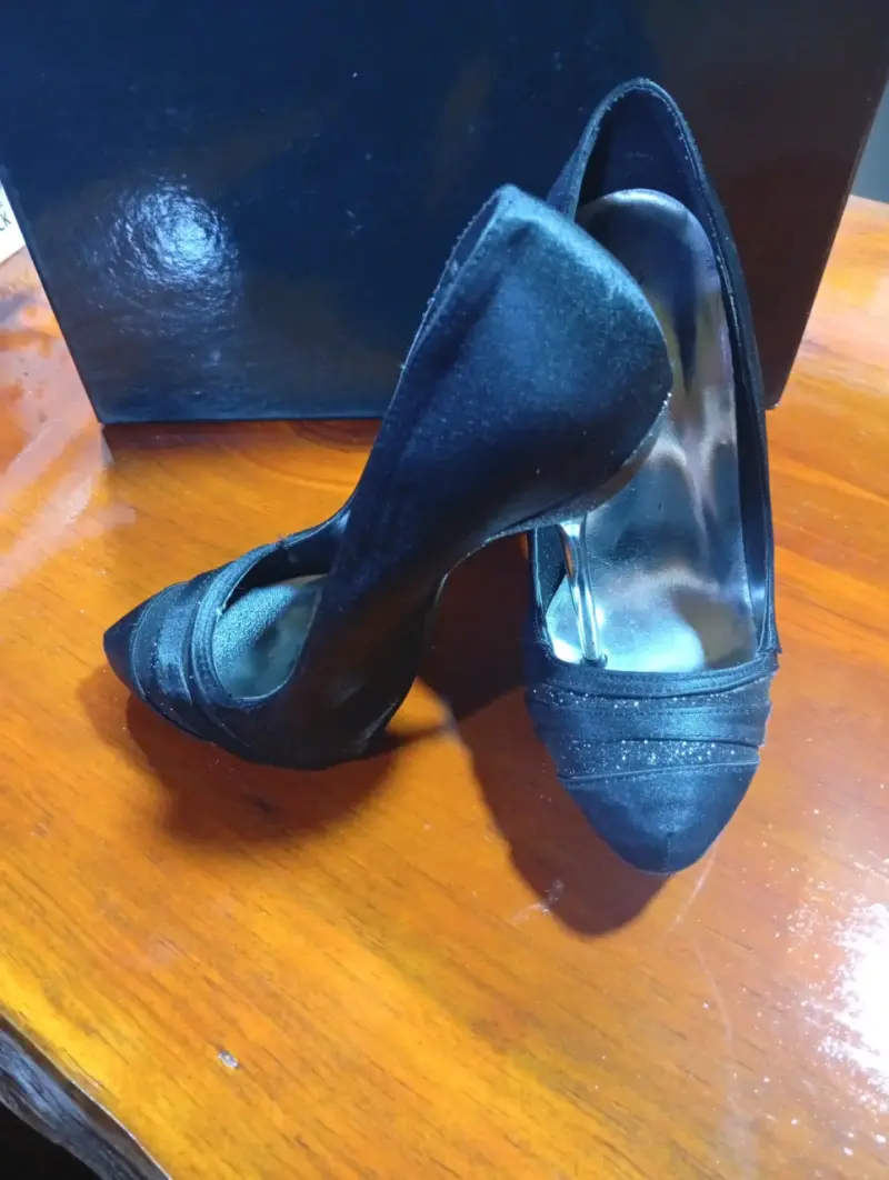 Tacones altos negros elegantes para mujer - 2