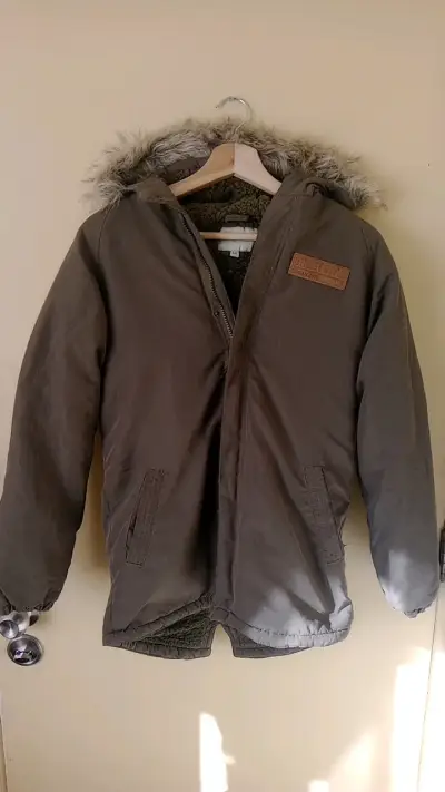 Chaqueta con capucha y forro sintético t14 - miniatura 1