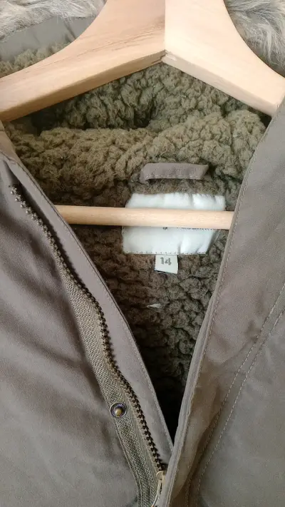 Chaqueta con capucha y forro sintético t14 - miniatura 2