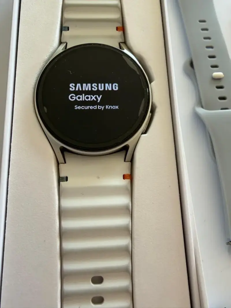 Samsung Galaxy Watch7 con correas intercambiables - 1
