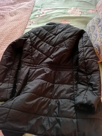 Abrigo negro con forro de piel sintética talla 40 - miniatura 3
