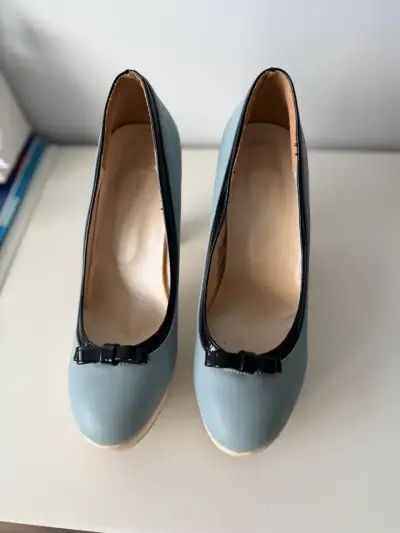 Zapatos de Tacón Azul con Detalle de Lazo - miniatura 1