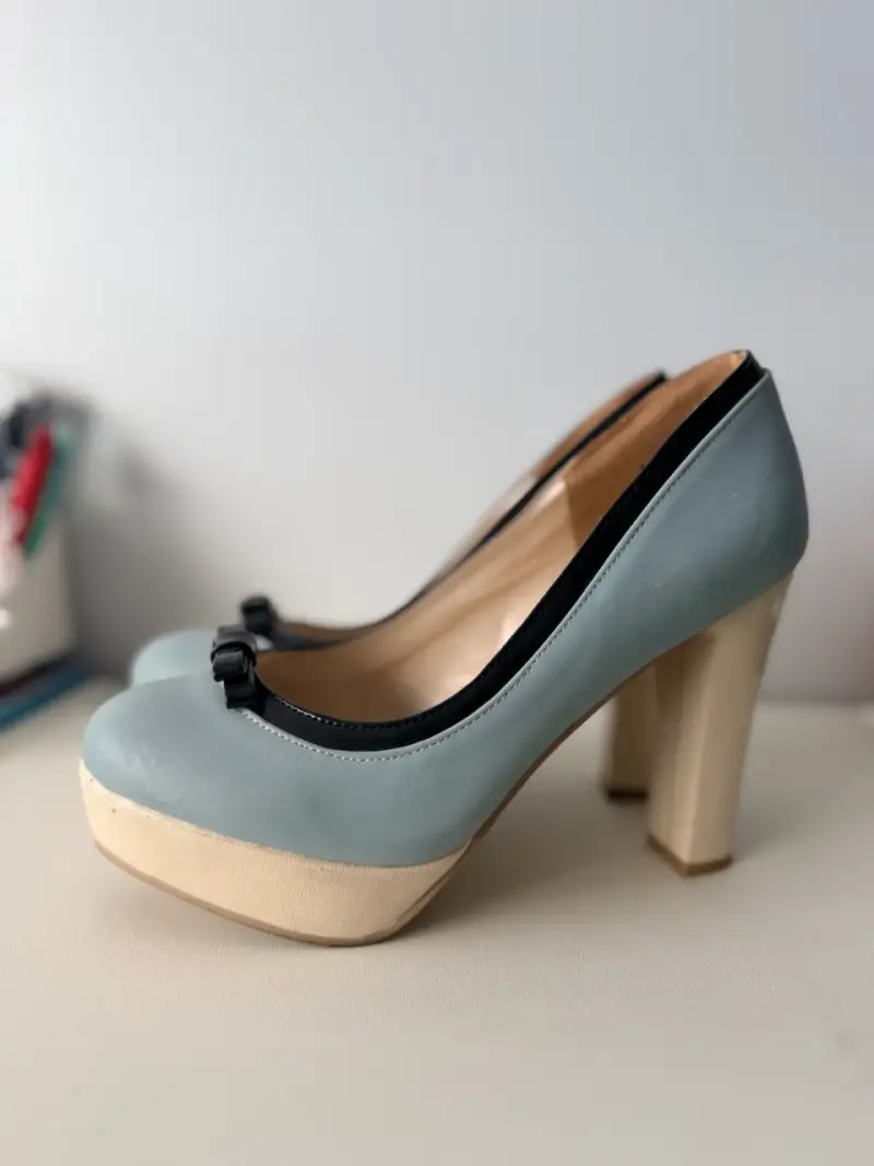 Zapatos de Tacón Azul con Detalle de Lazo - 2