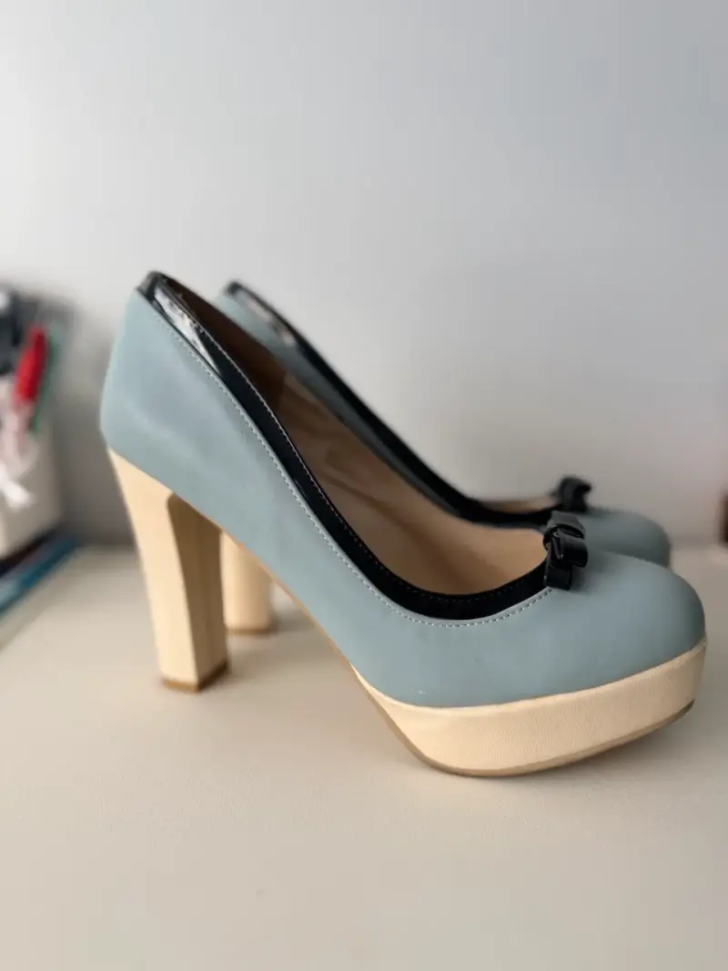 Zapatos de Tacón Azul con Detalle de Lazo - 3