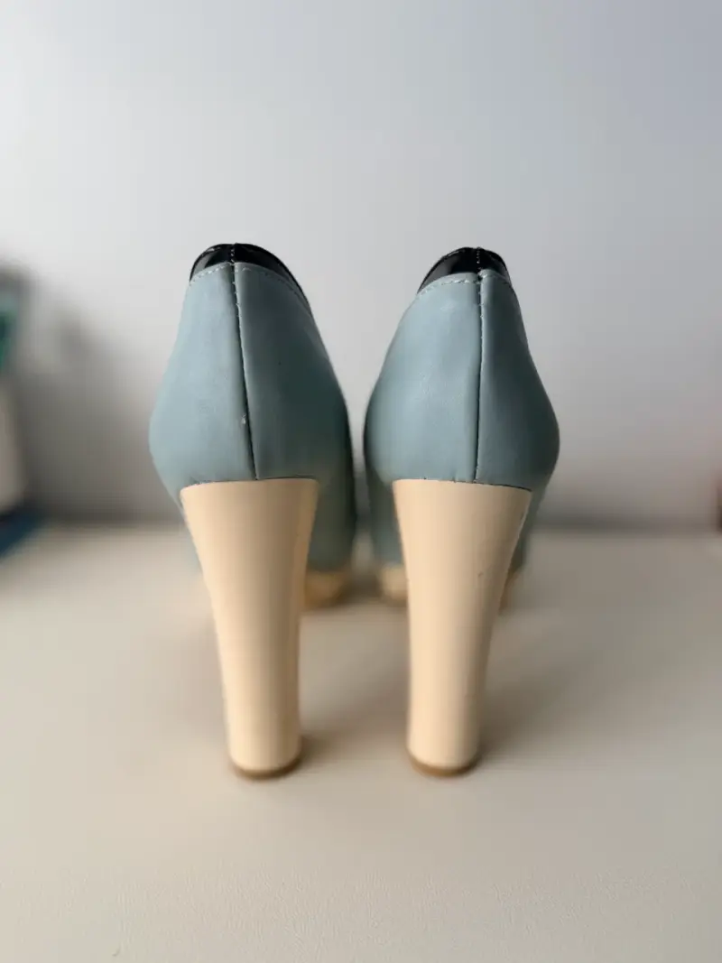 Zapatos de Tacón Azul con Detalle de Lazo - 4